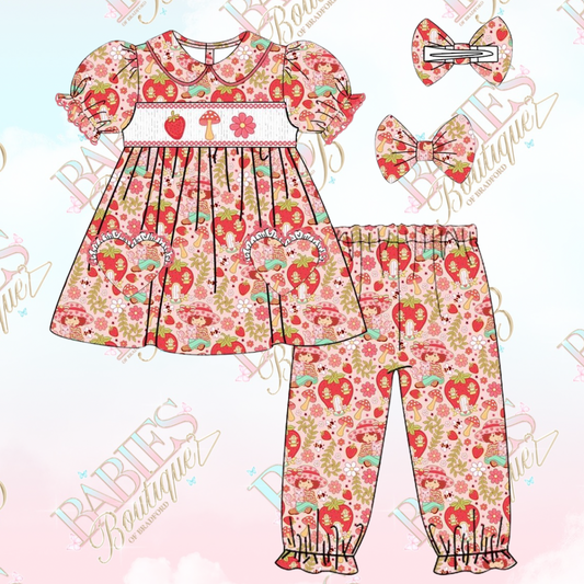 Exclusive Strawberry Shortcake Smocked Pyjama Set With Hair Bow